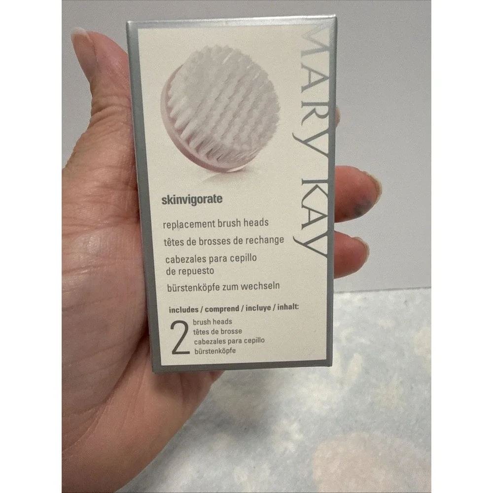 Mary Kay Skinvigorate Cleansing Spin Brush & Refill Pack New Battery Operated
